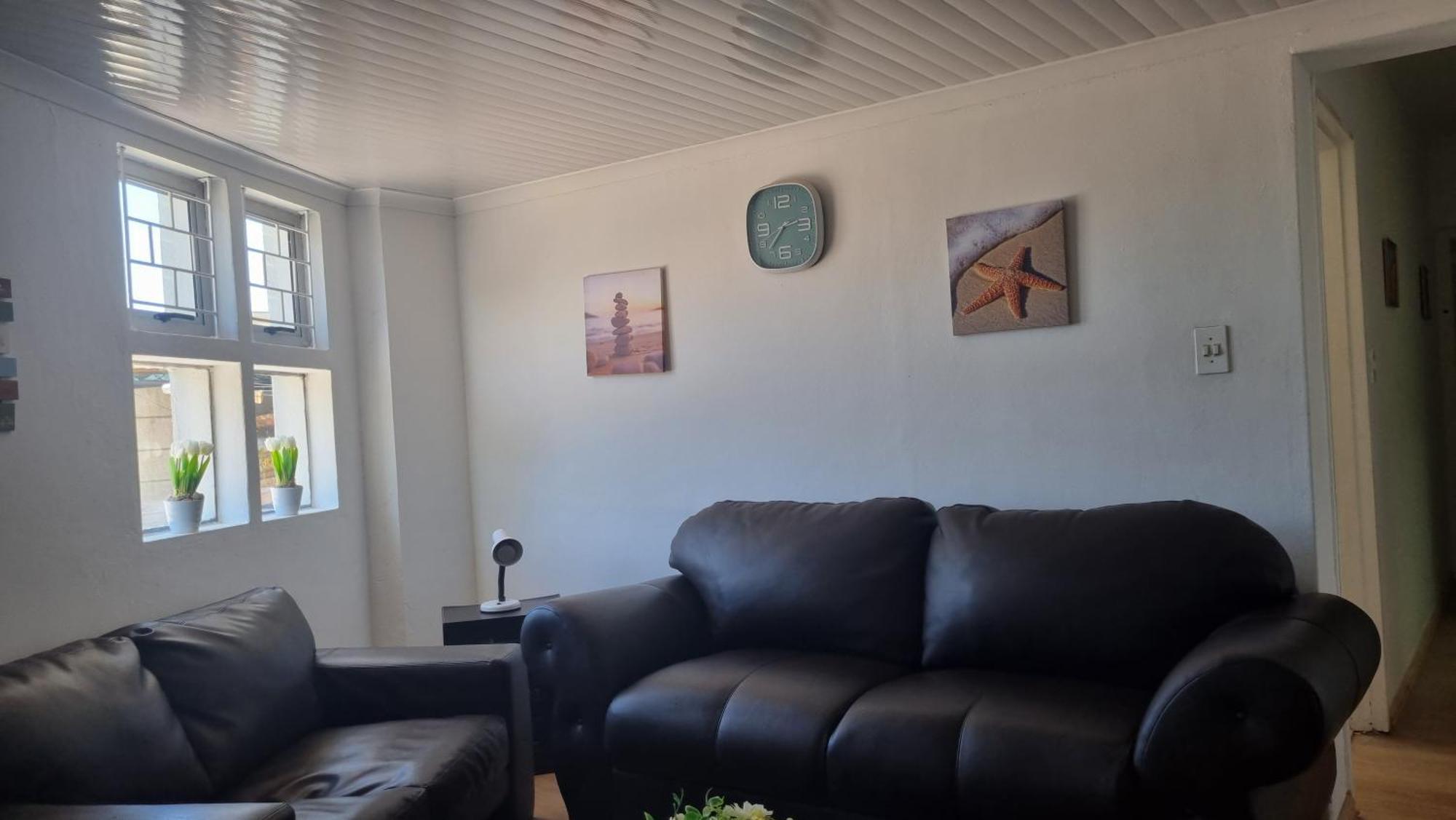 Acanthus Circle Holiday home *
